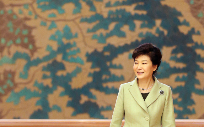 박근혜(대통령/대한민국대통령)
President Park Geun-hye enters her second year in office with a mass of tricky domestic issues unresolved and increasingly volatile dynamics in Northeast Asia.
President Park Geun-hye