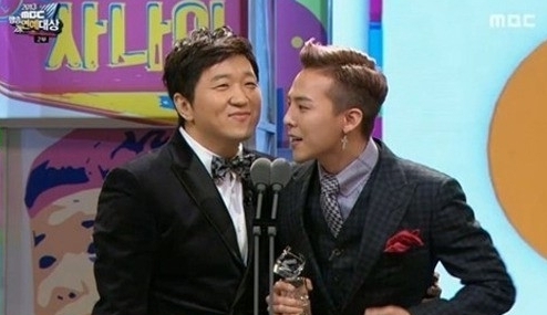 정형돈(좌부터/MC/개그맨),지드래곤(권지용/가수/음악PD/빅뱅/GD&TOP)
MBC연예대상에서 개그맨 정형돈의 수상소감이 누리꾼의 관심을 끌었다.