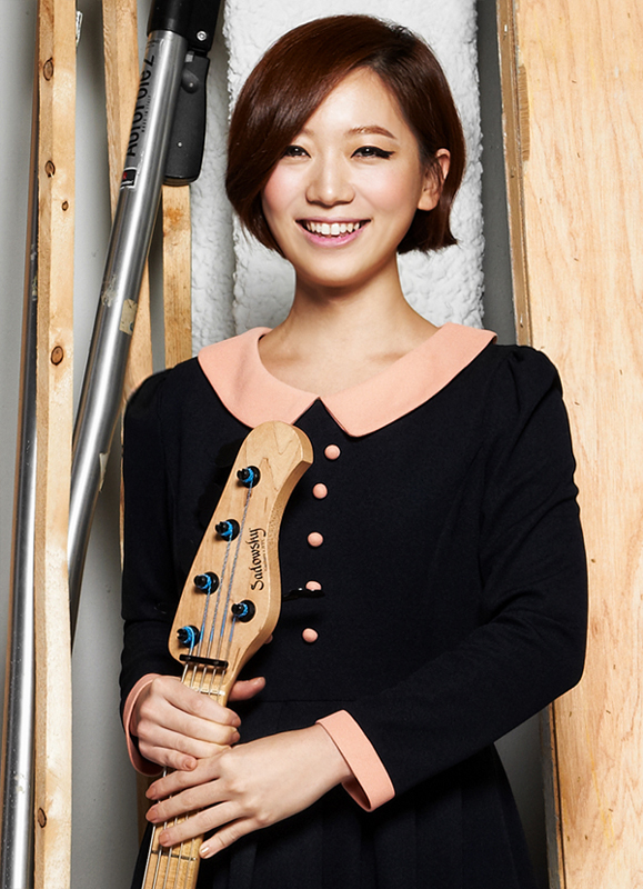 백가영(가수/좋아서하는밴드)
좋아서하는밴드의 베이시스트 백가영이 솔로 프로젝트 ‘안녕하신가영’으로 첫 싱글 ‘우리 너무 오래 아꼈던 그 말’을 30일 발매했다.