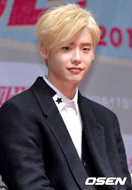 이종석(모델/탤런트)
이종변30일 오전 서울 자양동 롯데시네마 건대입구에서 열린 영화 ‘피 끓는 청춘’ 제작보고회에는 배우 박보영과 이종석, 김영광, 이세영이 참석한 가운데 이종석이 금발로 변신해 눈길을 끌었다.