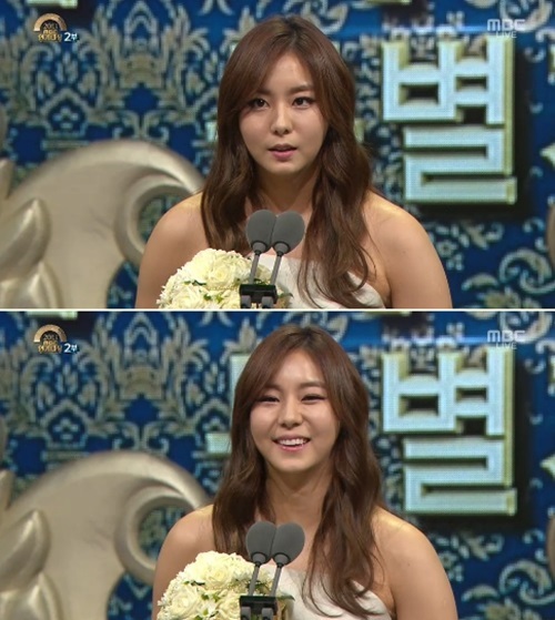 유이(가수/탤런트/애프터스쿨/애프터스쿨레드)
MBC '연기대상'에서 유이가 우수 연기상을 수상했다.