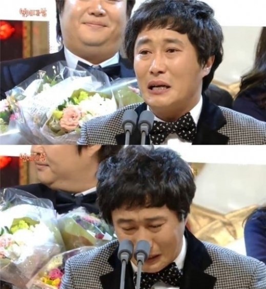 김병만(개그맨)
개그맨 김병만이 ‘SBS 연예대상’에서 데뷔 11년만에 첫 대상을 수상했다.