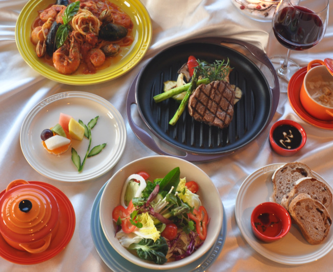 한국 최초의 글로벌 브랜드 리조트인 힐튼 남해 골프 & 스파 리조트(총지배인 예스퍼 바흐 라르센ㆍ이하 힐튼 남해)는 새해를 연인 및 가족과 함께 연초 휴가를 즐길 수 있는 ‘뉴이어스 럭키볼 패키지(New Year’s Lucky Bowl)’를 선보인다.