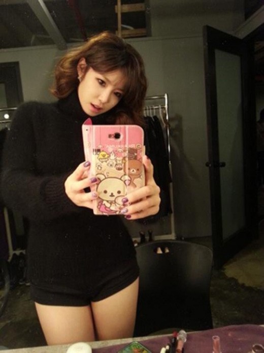 전효성(가수/시크릿)
전효성은 1일 자신의 트위터에 “2014년 새해가 밝았습니다. 올해는 더 업그레이드된 전효성이 되도록 할게요. 모두 새해 복 많이 받으세요”라는 글과 함께 거울셀카 한 장을 게재했다.