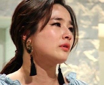 김보민(아나운서/KBS)
김보민 KBS 아나운서가 방송에서 과거 다른 아나운서와 비교당했던 경험을 털어놓으며 눈물을 보였다.
