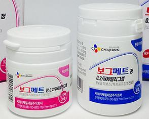 CJ제일제당(대표 김철하)은 당뇨 개량신약복합제인 ‘보그메트’(보글리보스+메트포르민)를 2일 출시했다.
지난해 6월 보글리보스와 메트포르민 결합으로는 최초로 허가를 받은 보그메트정<사진>은 9월, 신설된 개량신약 복합제 약가 가산기준을 적용받아 11월 1일자로 약가를 받았다.