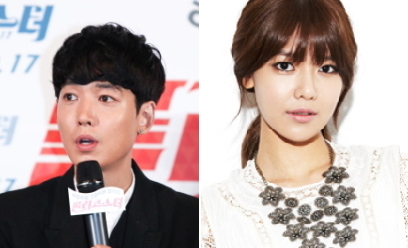 정경호(좌부터/탤런트/영화배우),수영(최수영/가수/VJ/소녀시대)
Just about two days after Girls’ Generation’s YoonA confirmed that she has been dating TV personality Lee Seung-gi for the past few months, her fellow member Sooyoung revealed her own relationship with actor Jung Kyung-ho.