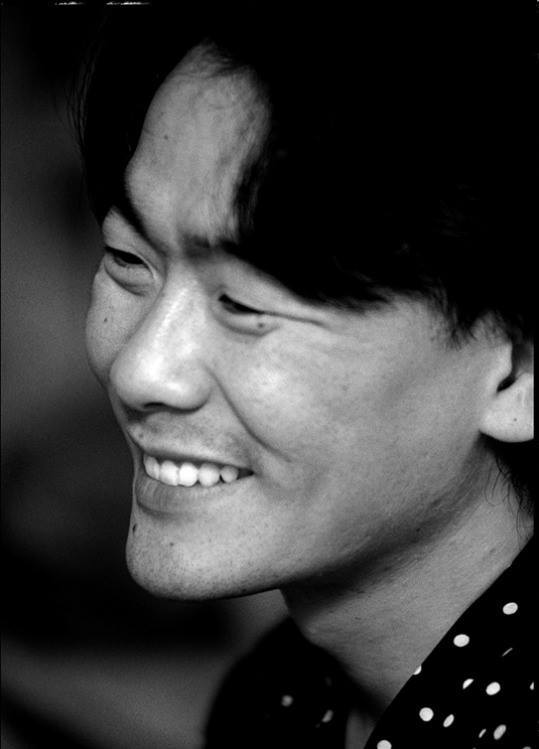 김광석(가수)
‘또해’ 김광석이 사망한지 6일로 꼭 18년째이다. 요즘 그가 살아있는 듯한 착각이 든다.