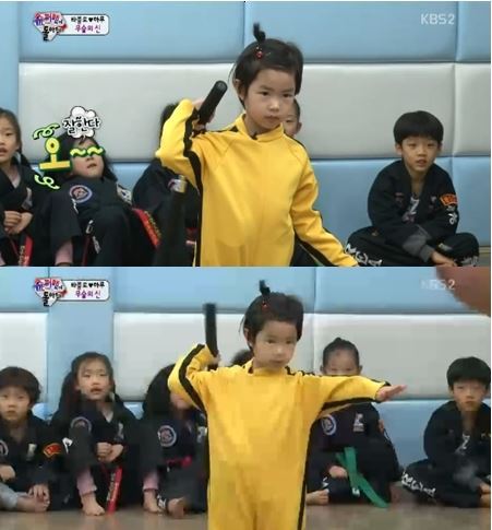 이하루(화제인물)
타블로 딸 이하루가 의외의 쌍절곤 실력으로 놀라움을 자아냈다.