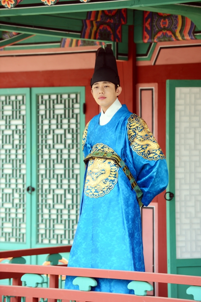 유아인(엄홍식/탤런트/영화배우)
배우 유아인(27)이 송혜교, 강동원 등이 소속된 연합 기획사 UAA’(United Artists Agency)와 최근 전속계약을 맺었다.