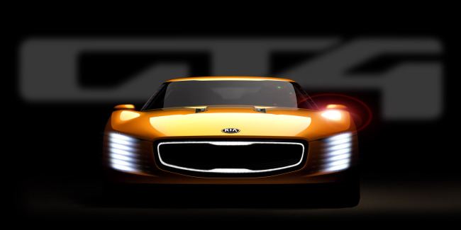 기아차는 이번 행사에서 세계 최초로 스포츠형 콘셉트카 ‘GT4 스팅어(Stinger)’를 선보인다. 고성능 투어러를 기본 골격으로 최대 4명까지 탑승할 수 있는 이 차량에는 2.0ℓ 4기통 터보 엔진(최고출력 320마력)이 장착된다. 또한, K5 하이브리드 개조차를 출시해 미국내 하이브리드 인기몰이에 나서며, 보이스 쏘울아니 디제이 쏘울 등 전시용 쇼카도 선보인다.