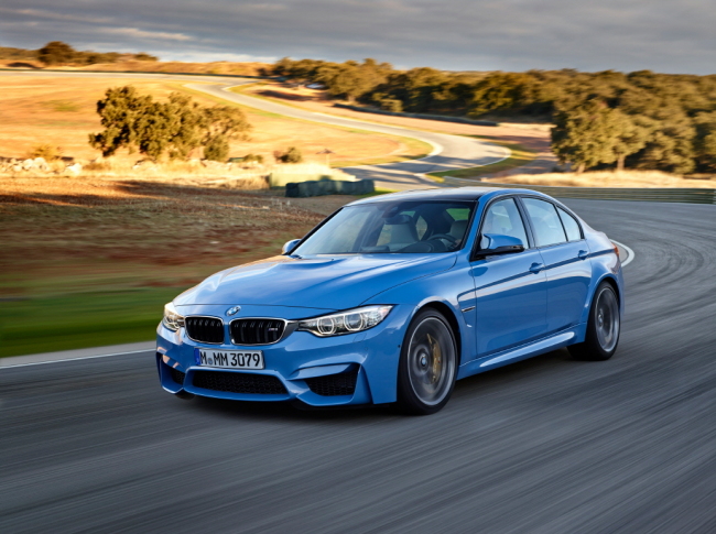 BMW는 고성능 모델인 뉴 M3 세단과 뉴 M4 쿠페, 뉴 2시리즈 쿠페의 월드 프리미어 무대가 열린다. 또 미래 차 산업의 지속가능성을 보여주는 프리미엄 순수 전기차 i3와 플러그인 하이브리드 스포츠카인 i8도 공개한다. 더 고급스러워진 디자인 요소가 적용된 BMW 뉴 X1과 Z4 퓨어 퓨전 디자인도 최초로 모습을 드러낸다.