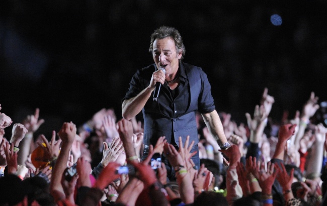 In this 2009 file photo, Bruce Springsteen performs in Tampa, Florida.   AP-Yonhap News