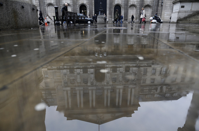 Pedestrians pass the main entrance to the Bank of England in London.   Bloomberg