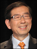 박원순(광역단체장/변호사/서울특별시시장)
박원순<사진> 시장은 7일 오후 2시 55분 세종문화회관 세종홀에서 각계 지도층 인사와 주한외교사절, 기업인 등 3000여명을 초청해 희망찬 갑오년 새해 새 출발을 다짐하는 ‘2014 서울시 신년인사회’를 갖는다.