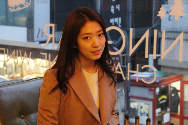 박신혜(탤런트/영화배우)
60년 만에 돌아왔다는 ‘청마(靑馬)’의 해, 갑오년 연예계엔 말띠 여배우들이 출동한다. 지난 한 해 브라운관을 종횡무진했던 90년생 동생들과 띠동갑 78년생 언니들이 대기 중이다.