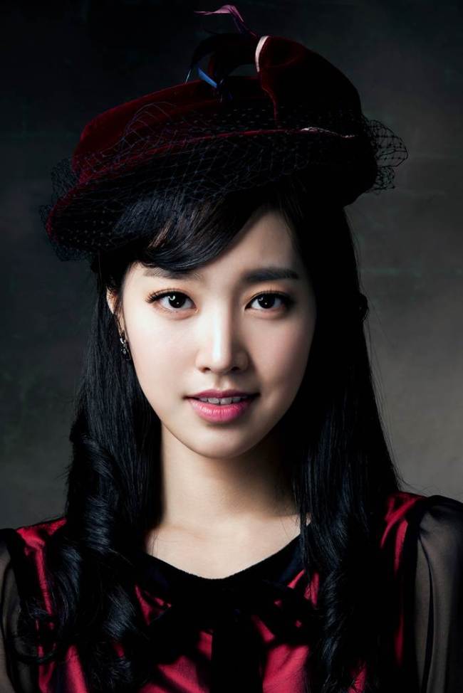 진세연(탤런트)
배우 진세연이 KBS2 ‘감격시대:투신의 탄생’ 의 보컬 트레이닝 도중 아찔한 화재 사고로 응급실에 실려갔다.