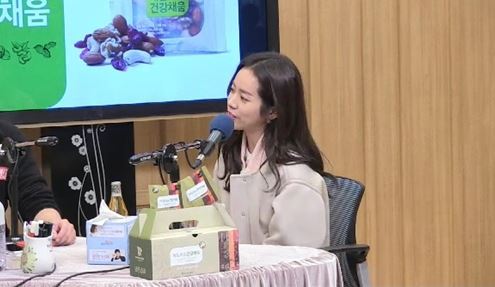 한지민(탤런트/영화배우)
배우 정재영이 한지민과의 키스신 소감을 밝혀 눈길을 끌었다.