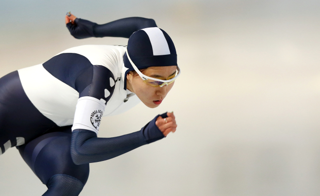 이상화(스케이트선수/서울시청)
Speed skating world record holder Lee Sang-hwa on Tuesday won her final 500-meter race at home before the upcoming Winter Games in Russia, putting her preparation for the Olympic title defense on the right track.
Lee Sang-hwa.   Yonhap News
