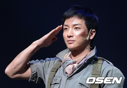 이특(박정수/가수/슈퍼주니어)
이특이 과거 방송에서 밝혔던 불우한 가정사와 이특의 부친 박씨의 지인들이 한 말이 회자되면서 새로운 사실들이 밝혀졌다.