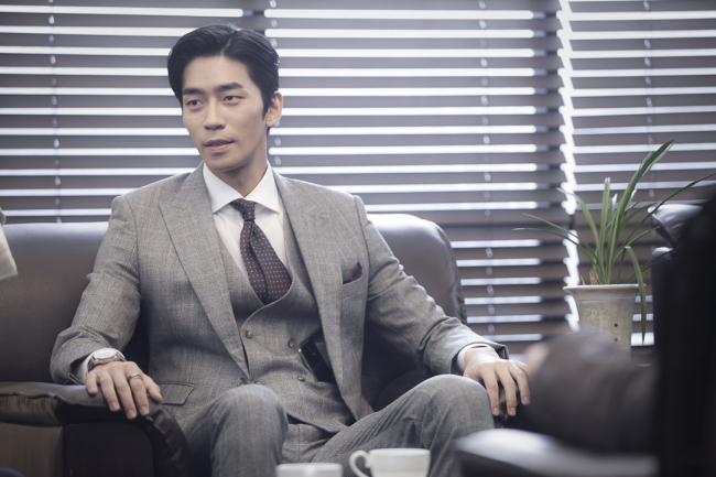 신성록(뮤지컬배우/탤런트)
요즘 드라마에 빠지지 않고 등장하는 흥행 코드가 하나 있다. 바로 ‘스릴러’다. ‘사각관계’ ‘불륜’의 뻔한 스토리는 스릴러를 입고 시청자와 ‘밀당(밀고 당기기)’을 한다. 당연히 시청률 견인의 일등공신이다.