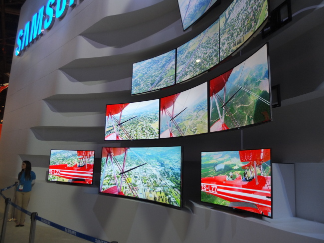 세계 전자산업의 최전선을 한눈에 볼 수 있는 ‘2014 CES(Consumer Electronics Show)’가 7일(현지시간) 미국 라스베이거스에서 나흘 일정으로 화려한 막을 올렸다.