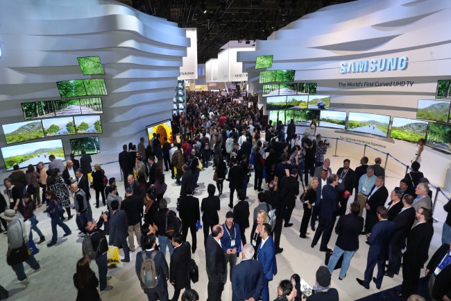 세계 전자산업의 최전선을 한눈에 볼 수 있는 ‘2014 CES(Consumer Electronics Show)’가 7일(현지시간) 미국 라스베이거스에서 나흘 일정으로 화려한 막을 올렸다.