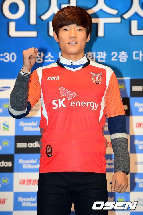 류승우(축구선수/TSV바이엘04레버쿠젠)
류승우(21)가 독일 프로축구 분데스리가 바이엘 레버쿠젠에 입단 후 첫 골맛을 봤다. 레버쿠젠 ‘선배’ 손흥민(22)과 나란히 골을 성공시켜 기쁨이 더했다.