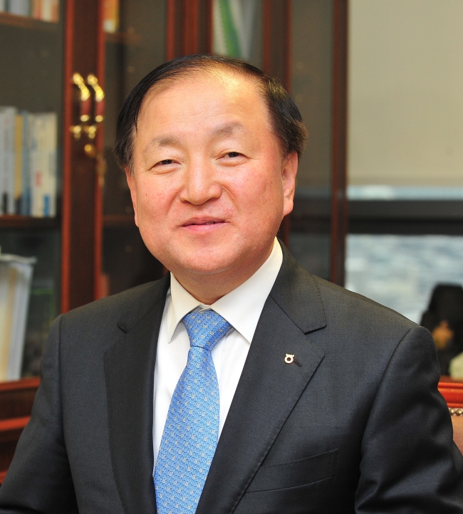 김주하(금융인/NH농협금융지주부사장)
권선주 IBK기업은행장과 김주하 NH농협은행장. 갑오년 새 지휘봉을 잡은 이들은 어떤 구상을 하고 있을까.