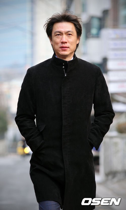 홍명보(축구감독/전축구선수/축구국가대표팀)
안툰 두 하티니어르(56·네덜란드) 전 네덜란드 프로축구 위트레흐트 감독이 홍명보호 코치진으로 합류한다.