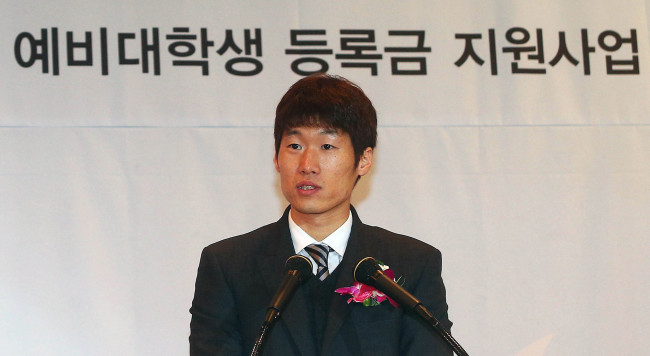 박지성(축구선수/PSV아인트호벤미드필더)
South Korean football head coach Hong Myung-bo said Wednesday he’d like to meet former national team captain Park Ji-sung about returning for one last hurrah at the upcoming FIFA World Cup.
Park Ji-sung.  Yonhap News