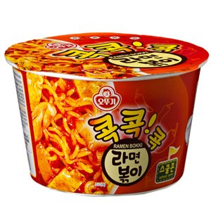국물 없는 라면 사업에 올인하는 식품업체는 오뚜기와 삼양식품이다. 오뚜기는 지난해 ‘콕콕콕 라면볶이’로 일찌감치 국물 없는 라면시장을 선점했다. 오뚜기는 지난해 ‘콕콕콕 라면볶이’가 선풍적인 인기를 모으면서 삼양식품을 근소한 차로 따돌리고 라면업계 2위 자리까지 올랐다.
오뚜기는 국물 없는 라면시장의 대표상품으로 자리매김한 ‘콕콕콕 라면볶이’의 경쟁력을 위해 짜장에서 스파게티, 치즈 등으로 취급 상품을 빠르게 다양화하고 있다. 이를 통해 지난해 월평균 350만개에서 올해는 400만개까지 판매량을 늘린다는 야심이다.