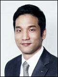 이태성(기업인/세아홀딩스상무)
세아그룹 최대주주인 이태성(35ㆍ사진) 세아베스틸ㆍ세아홀딩스 상무가 새해 들어 본격적인 3세 경영 행보를 시작했다. 이 상무는 지난 8일 오후 서울 대치동 포스코센터 스틸클럽에서 열린 2014년 철강업계 신년인사회에 모습을 드러냈다. 이 상무가 업계 신년인사회에 모습을 드러낸 것은 이번이 처음이다.