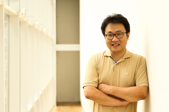 이명한(PD/tvN국장)
방송가 트렌드를 주도하고 있는 CJ의 대표 크리에이터 4인방이 한자리에 모여 창작의 비밀을 벗기는 토크 배틀을 벌인다.