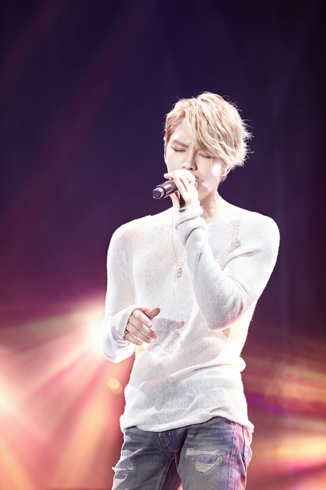 재중(김재중/가수/영화배우/JYJ)
씨제스 엔터테인먼트는 “솔로 앨범을 통해 로커로 변신에 성공한 김재중이 20일 리팩 앨범을 발매 한다. 김재중은 이번 리팩 앨범에서 신곡과 함께 아시아 투어에서 큰 호응을 얻었던 일본곡 ‘화장’을 리메이크 할 예정이다”고 밝혔다.