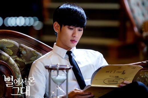 김수현(탤런트/영화배우)
배우 김수현이 대본을 보는 모습으로 훈훈함을 자아냈다.