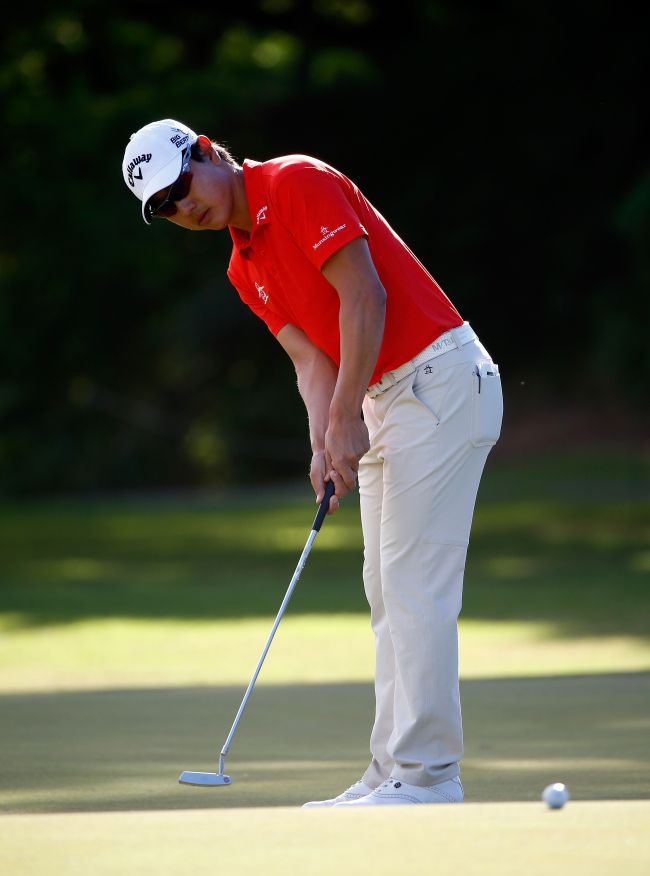 배상문(골퍼/캘러웨이)
Bae Sang-moon plays a shot on the sixth hole during the first round of the Sony Open at Waialae Country Club in Honolulu, Hawaii, Thursday.   AFP-Yonhap News