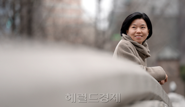 휴면다큐_여성가족부 김재련 권익증진 국장 인터뷰./안훈기자 rosedale@ 2013.12.03
휴면다큐_여성가족부 김재련 권익증진 국장 인터뷰./안훈기자 rosedale@ 2013.12.03