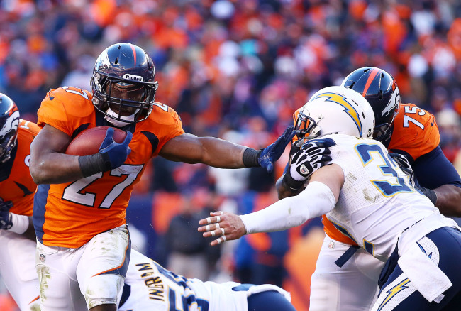 Denver Broncos running back Knowshon Moreno carries the ball against the San Diego Chargers in the second quarter on Sunday.   AFP-Yonhap News