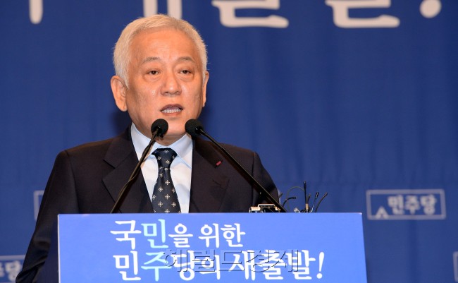 김한길(국회의원/민주당당대표)
13일로 취임 255일이 된 민주당 김한길 당대표가 신년 기자회견에서 ‘민생’을 최우선 과제로 꺼내들었다. 경제민주화 입법을 통해 ‘민생’을 다독이고, 이를 토대로 지방선거에서 ‘승리하겠다’는 주장도 내놨다.