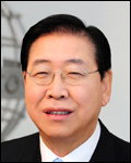 정준양(기업인/포스코회장/한국공학한림원회장)
한국 경제 성장의 중추 역할을 해온 포스코(회장 정준양ㆍ사진)는 세계 철강 경기의 불황을 고부가가치 제품으로 타개해 나가고 있다.