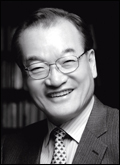윤영달(기업인/크라운-해태제과회장)
윤영달 크라운-해태제과 회장이 한국마케팅학회가 주관하는 ‘올해의 CEO 대상’을 수상했다.