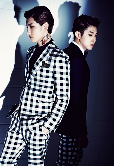 최강창민(좌부터/심창민/가수/탤런트/동방신기),유노윤호(정윤호/가수/탤런트/동방신기)
거물급 한류 스타들의 입대가 임박하면서 일본 팬들의 애간장이 닳고 있다. 니혼게이자이신문(닛케이) 인터넷판은 14일 “입대를 앞둔 한류 스타들이 아시아와 미국, 유럽 등지에서 많은 팬을 거느리고 있어 활동을 중단할 경우 세계적인 ‘징병 쇼크’가 될 것”이라고 보도했다.