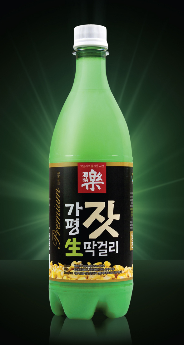 ㈜우리술이 막걸리 업계에서는 최초로 식약처의 HACCP업체로 지정을 받았다. 이로써 이제는 막걸리도 품질과 위생을 중시하는 시대로 접어들고 있다.
14일 박성기 ㈜우리술 대표는 “2009년부터 5년을 준비해 온 끝에 지난해 말 식품에 적용되는 위생기준인 HACCP지정을 받는데 성공했다”고 밝혔다. 그는 또 “HACCP 업체로 지정을 받음으로써 이제 우리술 막걸리가 소비자에게 더욱 신뢰를 줄 수 있는 토대가 마련됐다”며 “이번 해썹(HACCP)지정을 계기로 내수는 물론 수출부문에도 적극적인 마케팅을 전개할 계획”이라며 기대감을 보였다.
