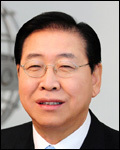 정준양(기업인/포스코회장/한국공학한림원회장)
한국 경제성장의 중추 역할을 해 온 포스코(회장 정준양·사진)는 세계 철강경기의 불황을 고부가가치 제품으로 타개해 나가고 있다.