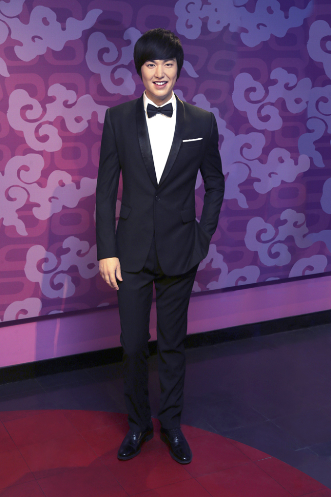 이민호(탤런트/영화배우)
A wax figure of Korean actor Lee Min-ho stands on display at Madame Tussauds in Hong Kong.    Madame Tussauds Hong Kong