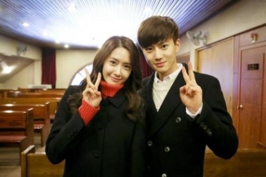 윤아(좌부터/임윤아/가수/탤런트/소녀시대),수호(김준면/가수/EXO/EXO-K)
엑소 멤버 수호가 KBS 2TV 월화드라마 ‘총리와 나’ 출연 인증샷을 공개했다.
