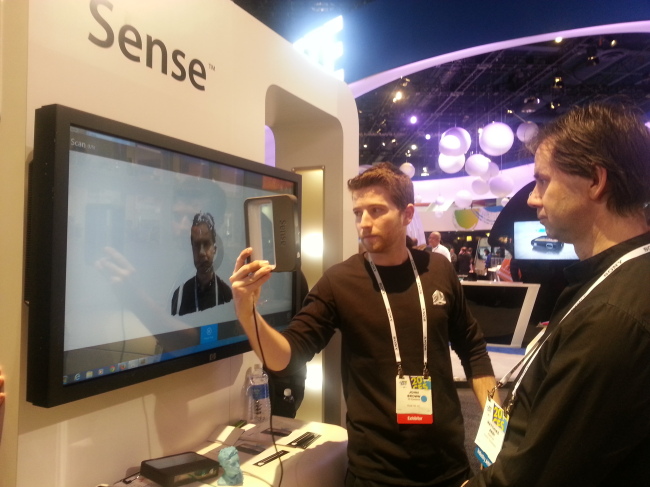 A visitor is 3-D-scanned by 3-D Systems’ Sense scanner at the firm’s booth at the 2014 International CES in Las Vegas last week.   Kim Young-won/The Korea Herald