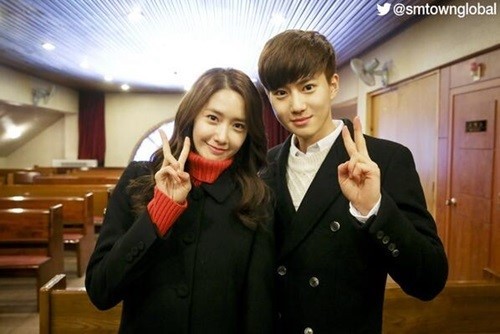 윤아(좌부터/임윤아/가수/탤런트/소녀시대),수호(김준면/가수/EXO/EXO-K)
소녀시대 윤아와 그룹 엑소(EXO) 수호가 드라마 ‘총리와 나’ 촬영장에서 찍은 사진이 공개됐다.