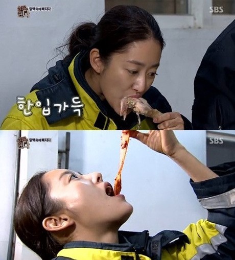 전혜빈(탤런트)
배우 전혜빈이 ‘닭다리 먹방’(먹는방송) 이 누리꾼의 시선을 끌었다.